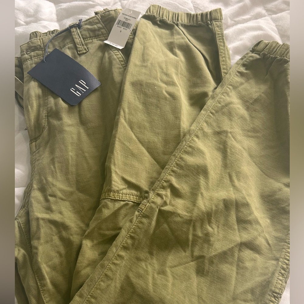 NWT women gap jogger, green color size O - Picture 3 of 6